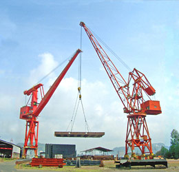 70トン-80トン塔型クレーン相吊り作業